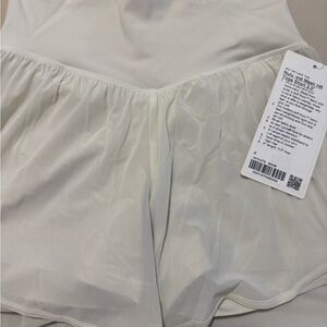NWT Lululemon Nulu Mesh HR Yoga Short 3.5”. Size 4.